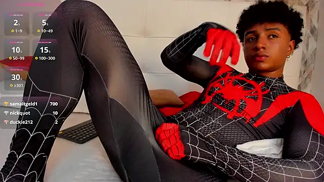 Snapshot of MagnusKing_ chatting on February 6, 11:15 pm MagnusKing online show from February 6, 11:15 pm