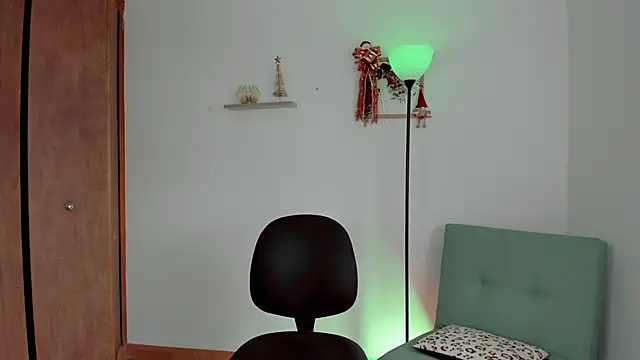 Lilabril online show from December 16, 5:43 pm