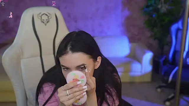 Tina Breeze online show from March 18, 7:52 am