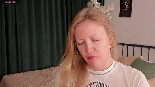 sugamomy online show from October 14, 12:11 am