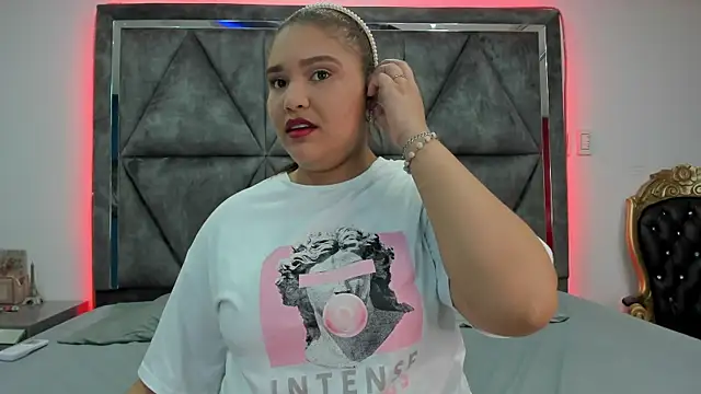 Snapshot of Danielaandximena chatting on December 22, 2:49 am Danielaandximena online show from December 22, 2:49 am