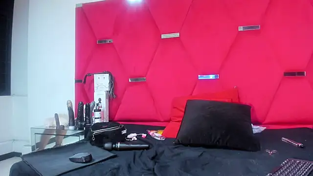 Snapshot of Karoll69_ chatting on December 6, 10:05 am Karoll69 online show from December 6, 10:05 am