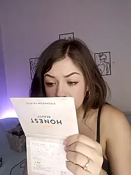 Snapshot of ale_blossom chatting on December 14, 6:41 pm ale blossom online show from December 14, 6:41 pm