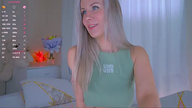 Snapshot of Nika_Bloom chatting on October 22, 5:08 am Nika Bloom online show from October 22, 5:08 am