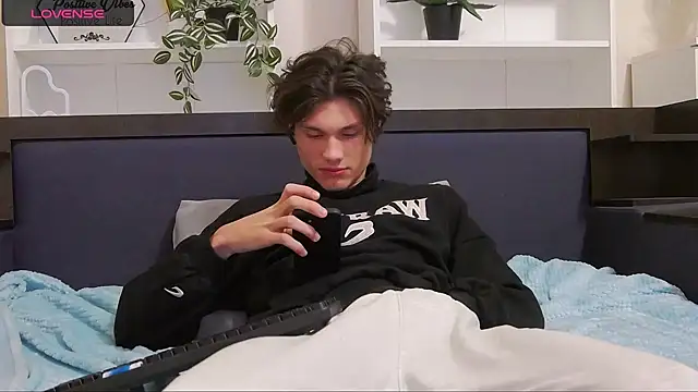 CalvinCay online show from December 7, 12:19 am