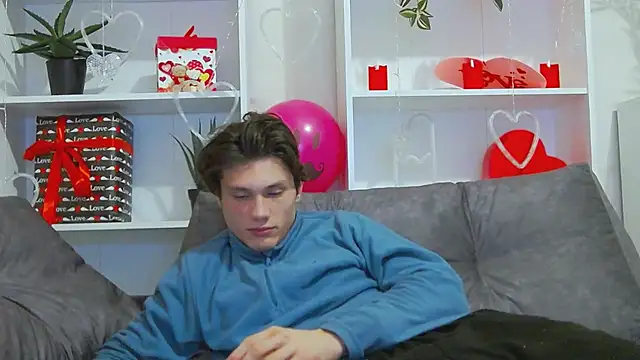 CalvinCay online show from February 15, 3:52 am