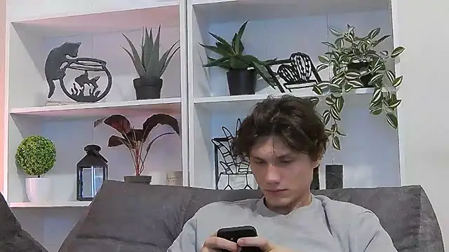 CalvinCay online show from March 14, 8:42 am