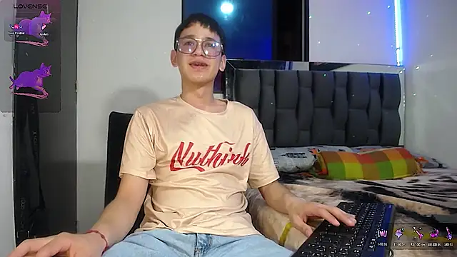 Mr daren  online show from January 31, 9:05 pm