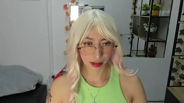 LilithCooperr  online show from November 22, 9:25 pm