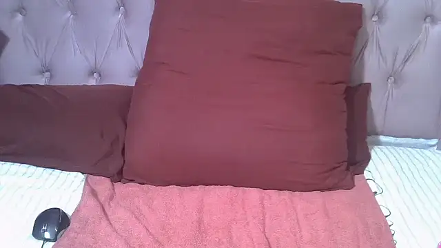 SweetMellowX1 online show from September 9, 3:06 am