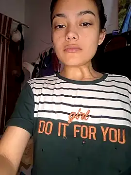 littlemelii online show from December 29, 8:04 pm