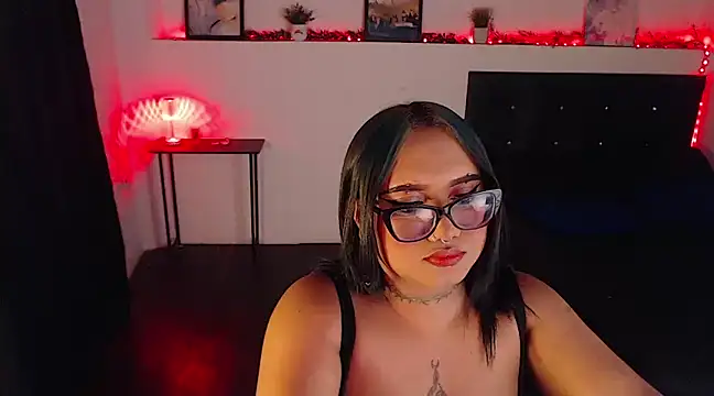 Snapshot of LiaScarlett chatting on December 31, 5:33 am LiaScarlett online show from December 31, 5:33 am