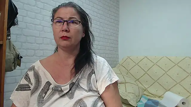 Snapshot of EmmaSquirt chatting on December 11, 6:14 am EmmaSquirt online show from December 11, 6:14 am