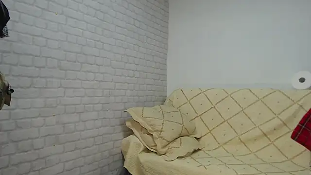 Snapshot of EmmaSquirt chatting on December 14, 9:45 pm EmmaSquirt online show from December 14, 9:45 pm