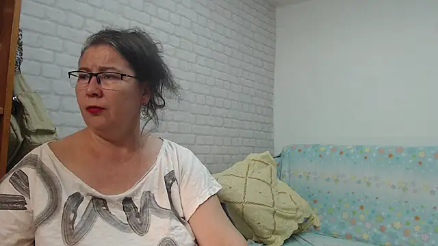 Snapshot of EmmaSquirt chatting on December 26, 5:51 pm EmmaSquirt online show from December 26, 5:51 pm