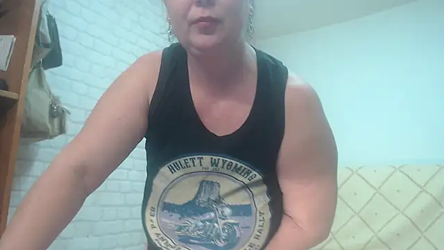 Snapshot of EmmaSquirt chatting on February 13, 11:06 am EmmaSquirt online show from February 13, 11:06 am