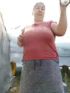 Snapshot of EmmaSquirt chatting on February 26, 11:30 am EmmaSquirt online show from February 26, 11:30 am