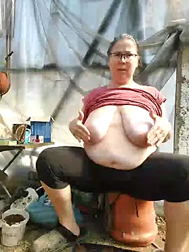 Snapshot of EmmaSquirt chatting on March 20, 11:38 am EmmaSquirt online show from March 20, 11:38 am