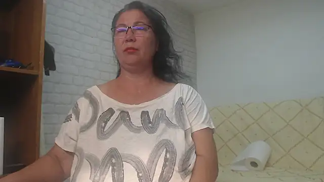 Snapshot of EmmaSquirt chatting on September 15, 5:29 am EmmaSquirt online show from September 15, 5:29 am