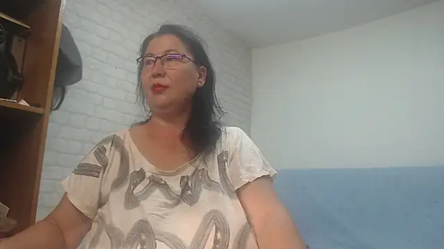 Snapshot of EmmaSquirt chatting on November 4, 6:45 am EmmaSquirt online show from November 4, 6:45 am