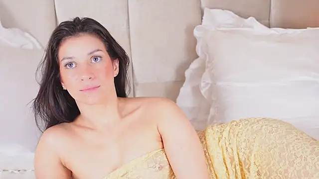 KiraKayleigh1 online show from February 24, 7:41 pm