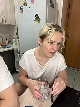 MrMrsRight online show from February 6, 8:02 pm