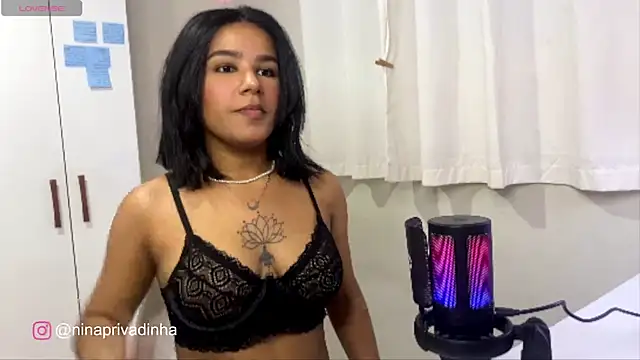 Snapshot of ninapego chatting on February 21, 11:43 pm ninapego online show from February 21, 11:43 pm