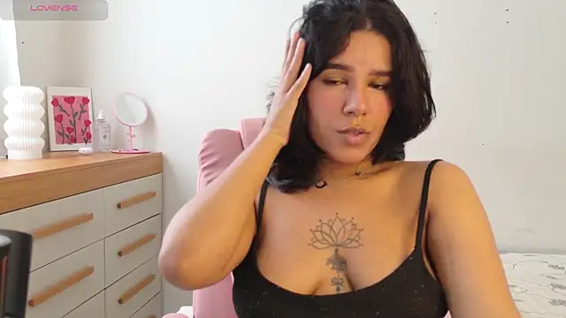 Snapshot of ninapego chatting on November 26, 11:00 am ninapego online show from November 26, 11:00 am