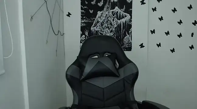 Snapshot of n0sferatus__ chatting on January 24, 4:05 am n0sferatus online show from January 24, 4:05 am