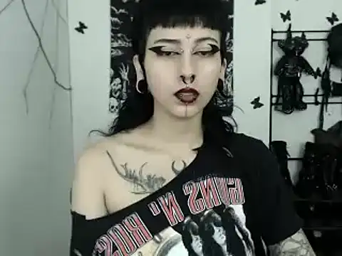 Snapshot of n0sferatus__ chatting on September 13, 4:01 am n0sferatus online show from September 13, 4:01 am