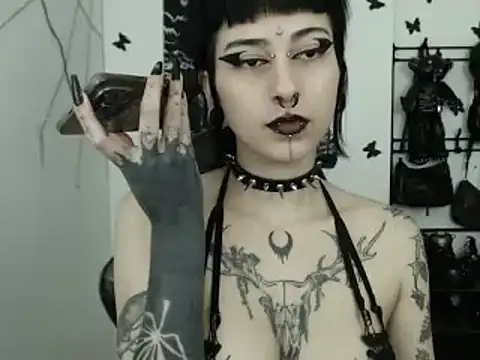 Snapshot of n0sferatus__ chatting on November 28, 3:53 am n0sferatus online show from November 28, 3:53 am