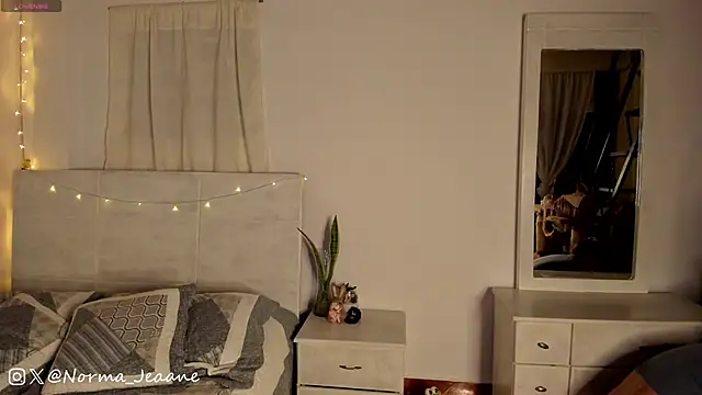 Snapshot of Norma-Jeaane chatting on February 1, 11:48 pm Norma-Jeaane online show from February 1, 11:48 pm