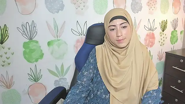 chaymae nah  online show from December 3, 8:05 am