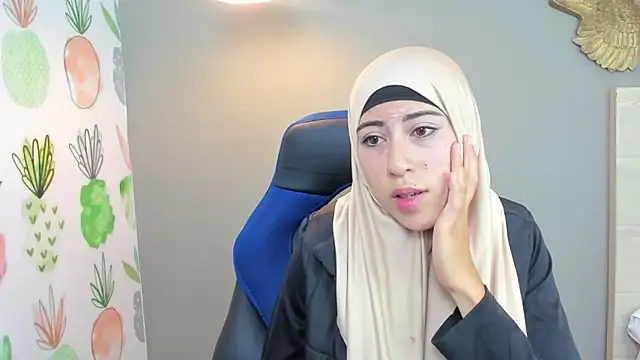 chaymae nah  online show from December 13, 9:02 am