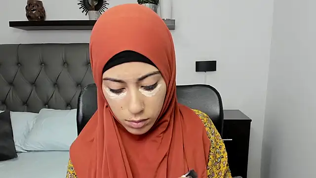 chaymae nah  online show from December 24, 11:38 am