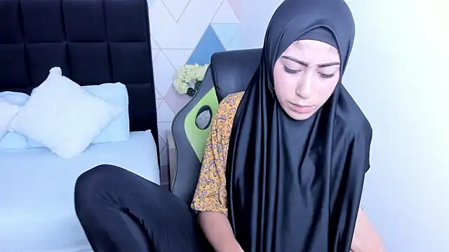 chaymae nah  online show from January 23, 3:32 pm