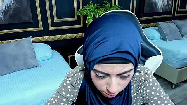 chaymae nah  online show from February 7, 9:48 pm