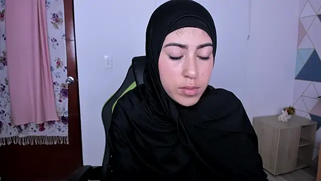 chaymae nah  online show from March 17, 3:40 pm