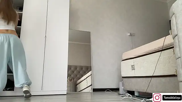 Snapshot of diffgirls2 chatting on September 26, 9:24 am diffgirls2 online show from September 26, 9:24 am