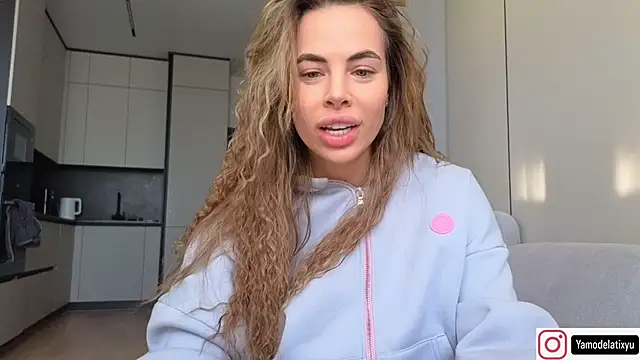 Snapshot of diffgirls2 chatting on December 5, 11:08 am diffgirls2 online show from December 5, 11:08 am