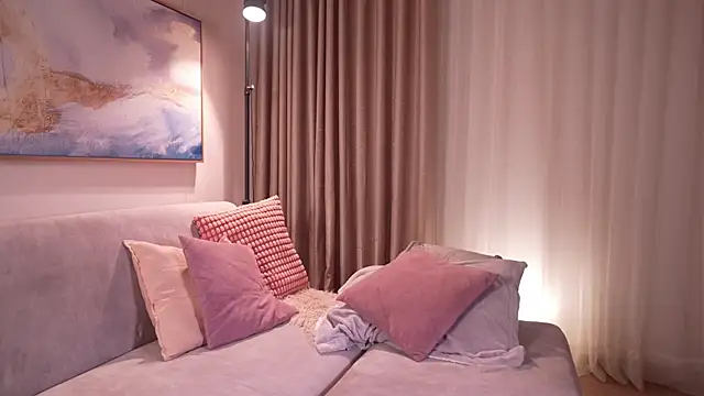 Snapshot of pauline__7 chatting on October 23, 6:06 pm pauline 7 online show from October 23, 6:06 pm