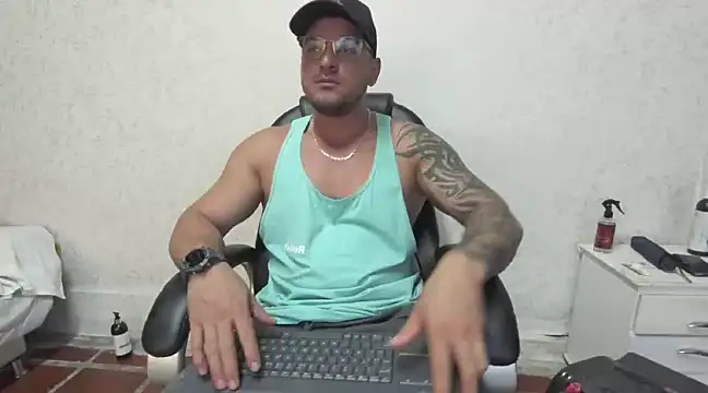 Snapshot of Teilor_Creed chatting on January 24, 10:08 pm Teilor Creed online show from January 24, 10:08 pm