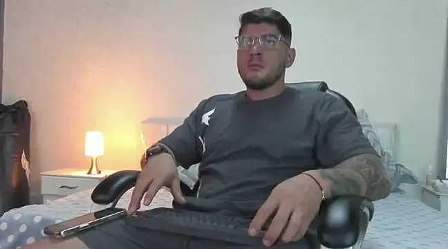 Snapshot of Teilor_Creed chatting on February 18, 8:25 pm Teilor Creed online show from February 18, 8:25 pm