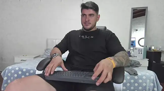 Snapshot of Teilor_Creed chatting on February 21, 11:21 pm Teilor Creed online show from February 21, 11:21 pm