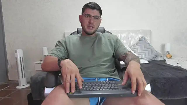 Snapshot of Teilor_Creed chatting on March 7, 10:54 pm Teilor Creed online show from March 7, 10:54 pm