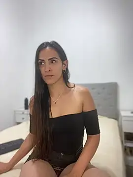 Snapshot of alessandra-a chatting on December 15, 8:36 pm alessandra-a online show from December 15, 8:36 pm