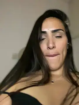 Snapshot of alessandra-a chatting on December 31, 6:37 am alessandra-a online show from December 31, 6:37 am