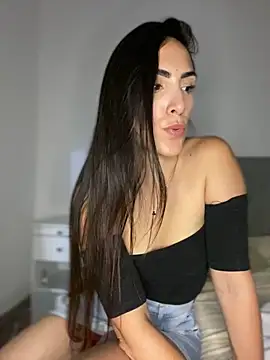 Snapshot of alessandra-a chatting on January 13, 4:28 am alessandra-a online show from January 13, 4:28 am