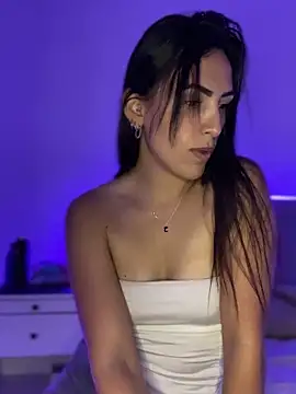 Snapshot of alessandra-a chatting on January 19, 10:39 pm alessandra-a online show from January 19, 10:39 pm