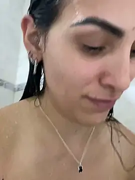 Snapshot of alessandra-a chatting on February 19, 12:25 am alessandra-a online show from February 19, 12:25 am